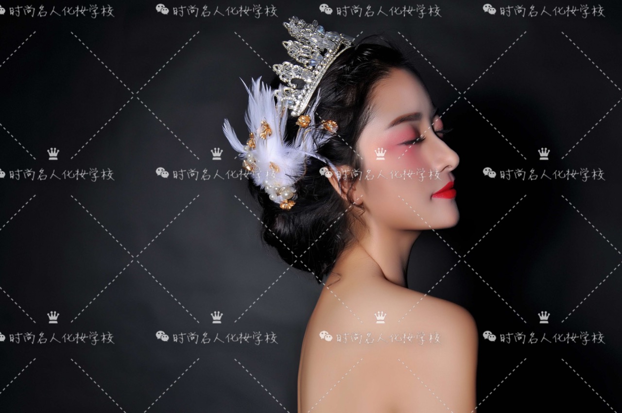 安陽化妝學校單眼皮眼妝怎么畫顯眼睛大